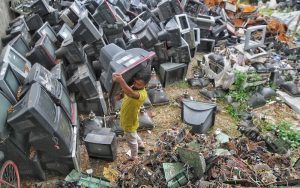 Lee más sobre el artículo Electroshock ambiental: la crisis oculta de la basura electrónica