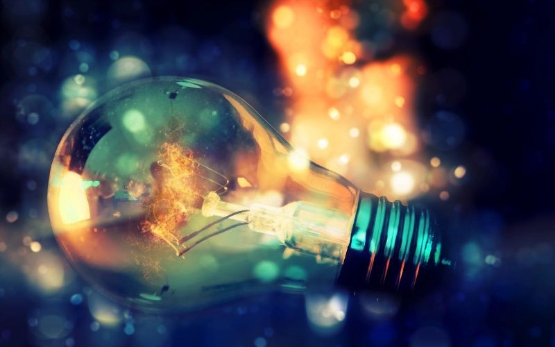 La innovación sostenible consiste en desarrollar productos, servicios, procesos o modelos de negocio que generen valor económico y social, al mismo tiempo que minimizan el impacto negativo en el medio ambiente