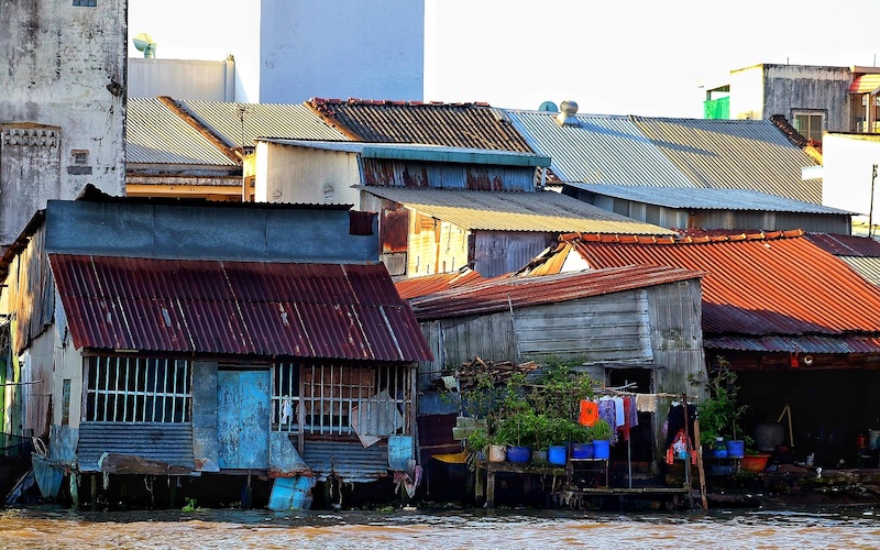 La equidad energética es el principio que busca que todas las personas puedan acceder a energía asequible, segura, limpia y suficiente, y que los costes y beneficios de la transición energética (renovables, eficiencia, electrificación) se repartan de forma justa