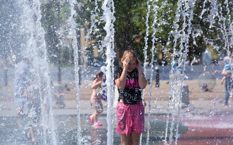 Los refugios climáticos son espacios interiores o exteriores preparados para ofrecer protección frente a condiciones climáticas extremas