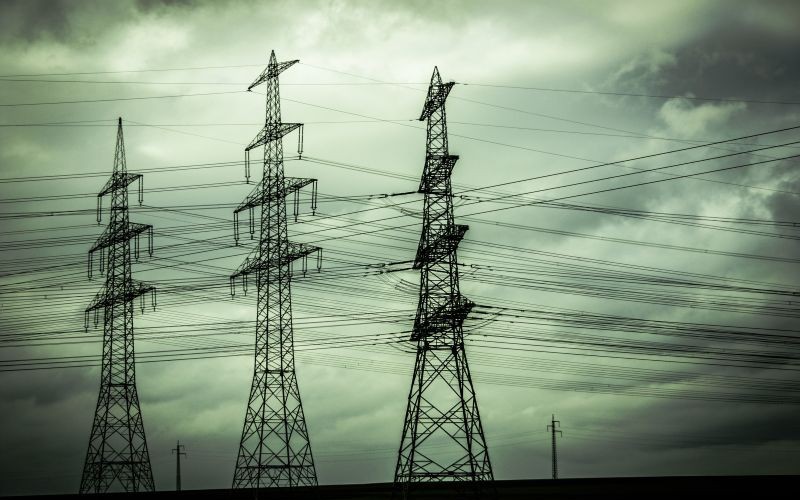 Una central eléctrica virtual (VPP) es una plataforma tecnológica que agrupa muchos pequeños activos energéticos dispersos y los gestiona de forma conjunta mediante software, datos y conectividad